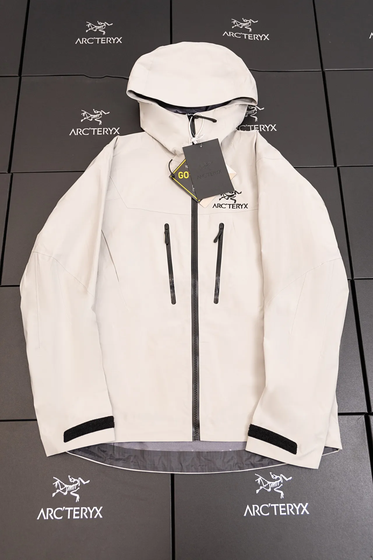 Quality ARC'TERYX SV Arcteryx Alpha SV GTX Same Style S XXL Premium ～ ！ ， 。 Recco ， ， ！ Authentic Gore-Tex ： 100% ＋ ＋20d ( )＋ Authentic ！ ！ ～ ， 。 。 ， ， ， 。 ， Quality 。 😊 Quality ！ Size：S/M/L/XL/XXL ： 81 83 86 88 90 ：117 122 128 132 136 ： 59 61 64 66 68 ： 53 55 58 60 62 S 80-120 M 110-150 L 140-170 XL 160 XXL 180 os ～